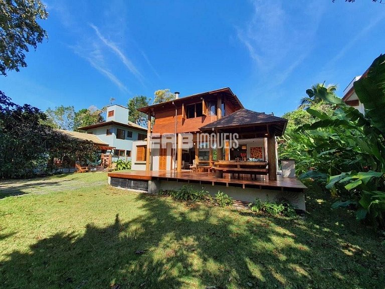 Moderna casa de temporada na praia de Itamambuca