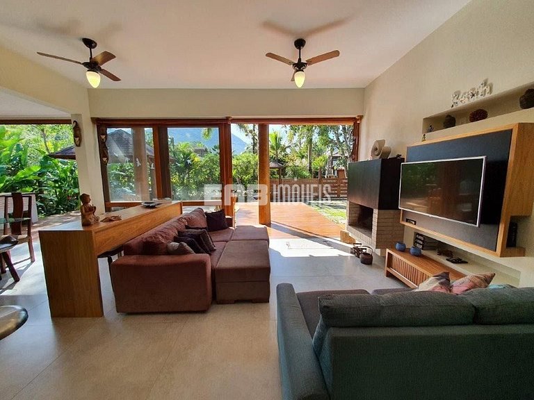 Moderna casa de temporada na praia de Itamambuca