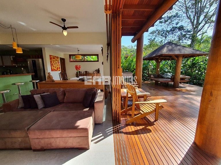 Moderna casa de temporada na praia de Itamambuca