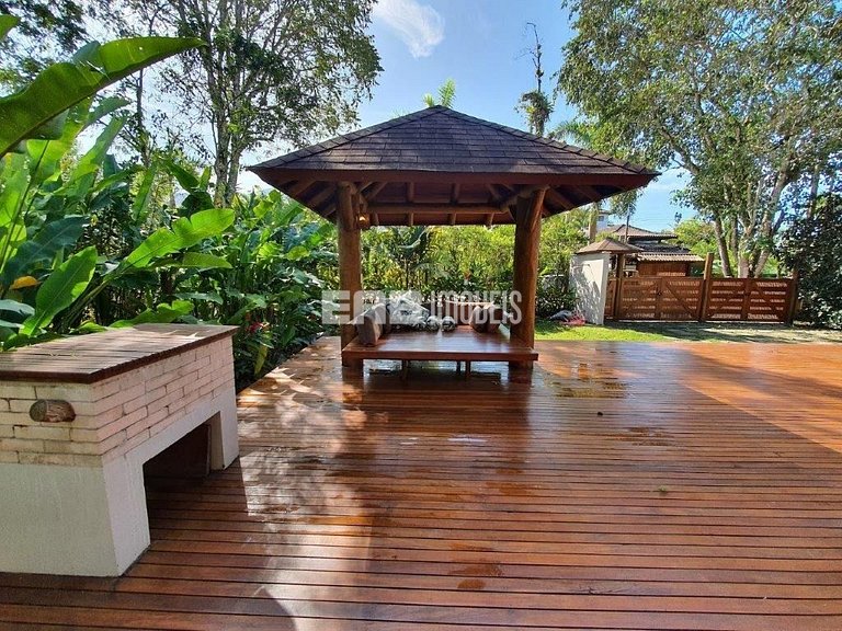 Moderna casa de temporada na praia de Itamambuca