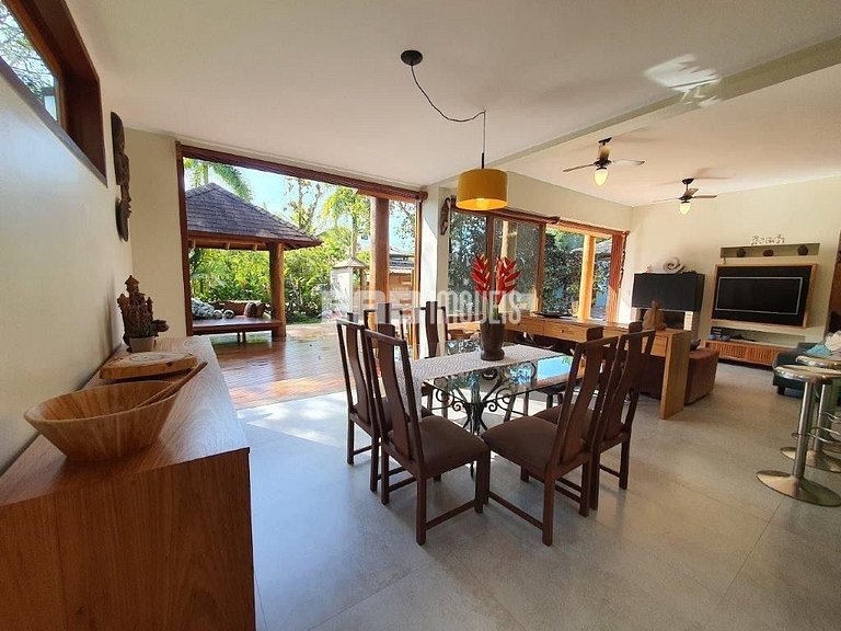 Moderna casa de temporada na praia de Itamambuca