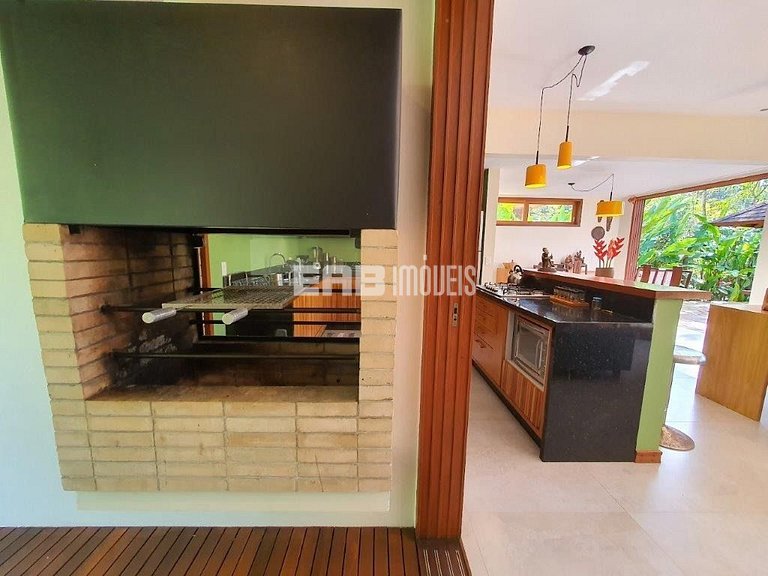 Moderna casa de temporada na praia de Itamambuca