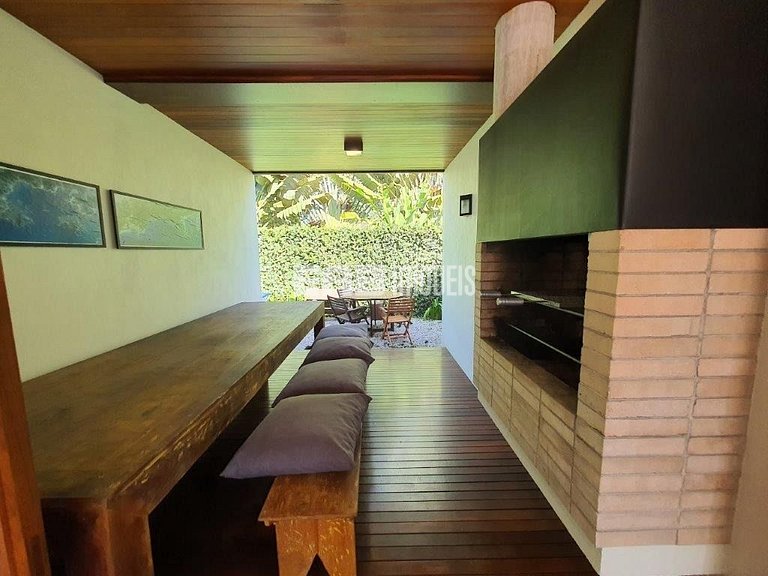 Moderna casa de temporada na praia de Itamambuca