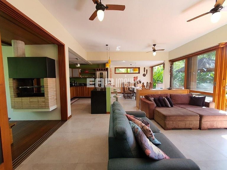 Moderna casa de temporada na praia de Itamambuca