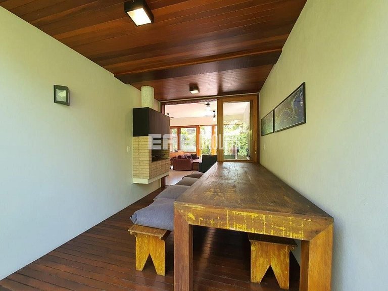 Moderna casa de temporada na praia de Itamambuca