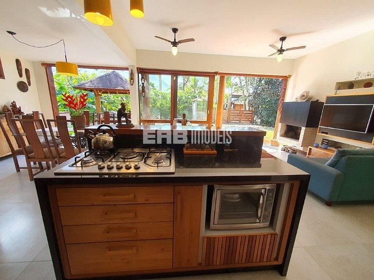 Moderna casa de temporada na praia de Itamambuca