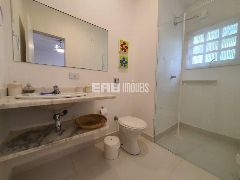 Casa com piscina, a poucos passos da praia de Itamambuca!