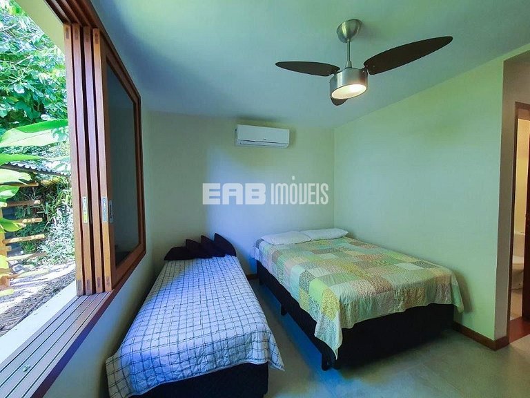 Moderna casa de temporada na praia de Itamambuca