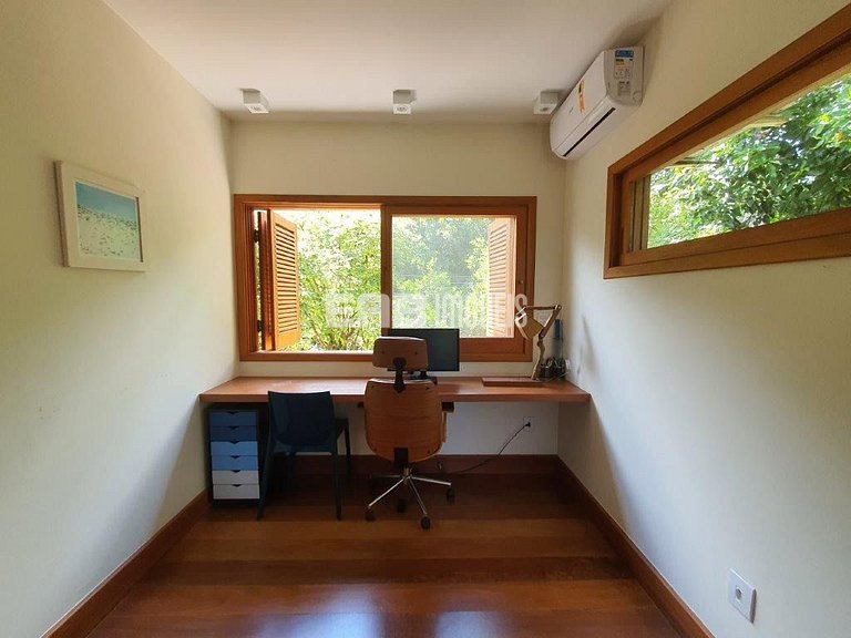 Casa com 4 quartos, a 160m da praia de Itamambuca