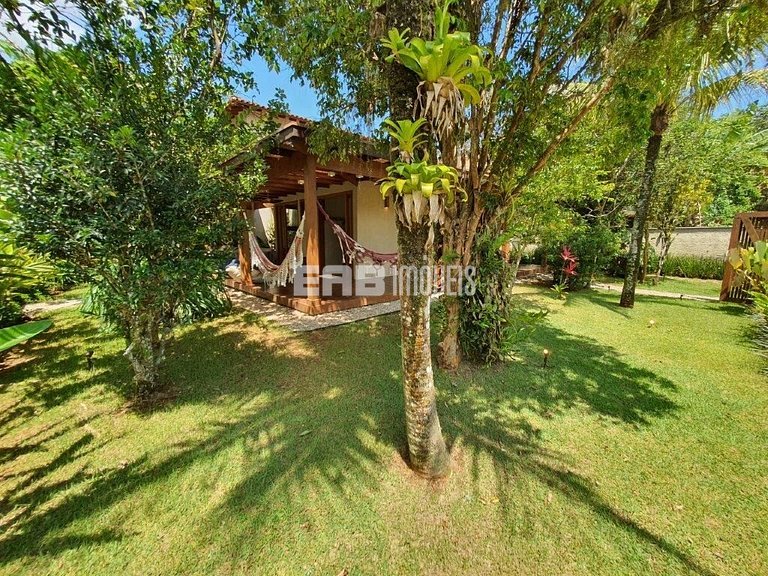 Casa com 4 quartos, a 160m da praia de Itamambuca