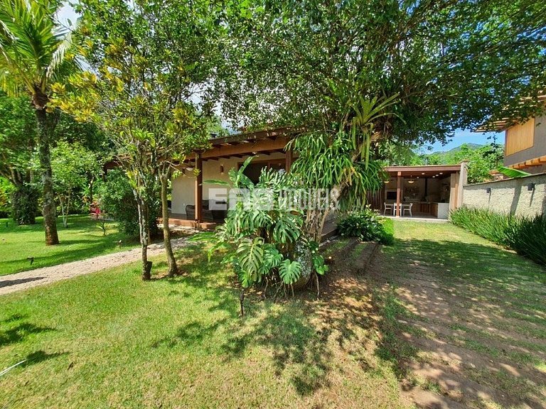 Casa com 4 quartos, a 160m da praia de Itamambuca