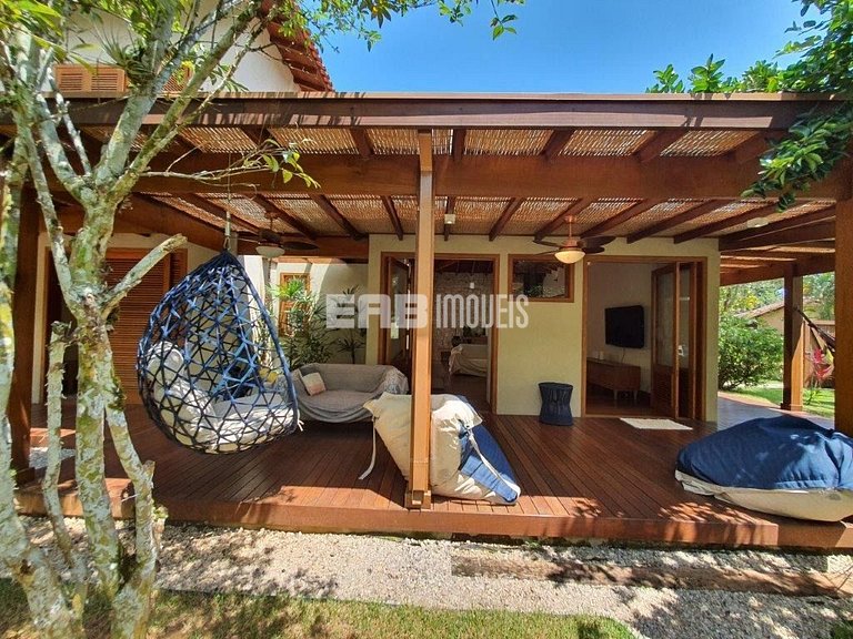 Casa com 4 quartos, a 160m da praia de Itamambuca