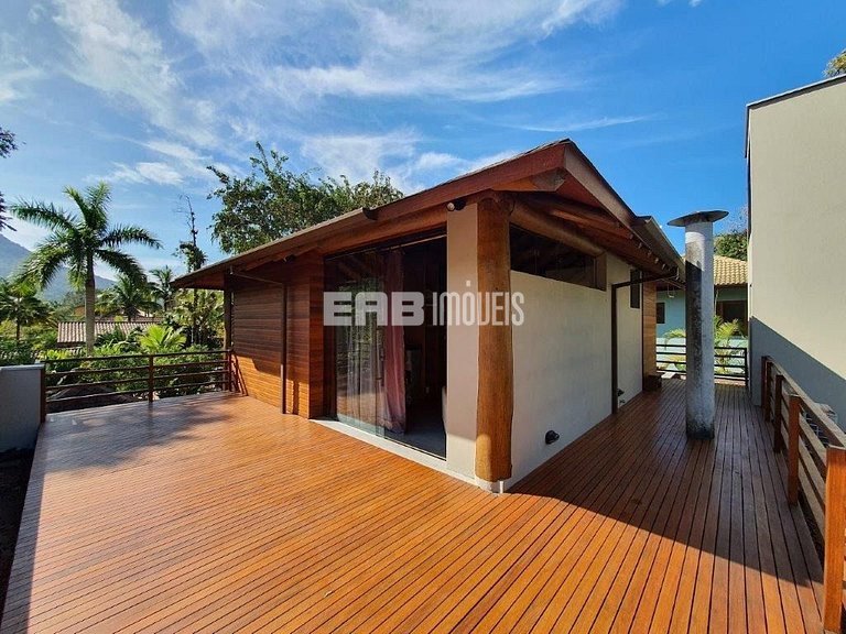 Moderna casa de temporada na praia de Itamambuca