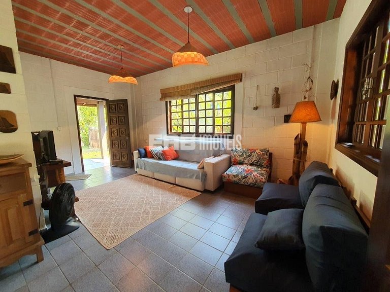 Casa em rua tranquila e arborizada na praia de Itamambuca