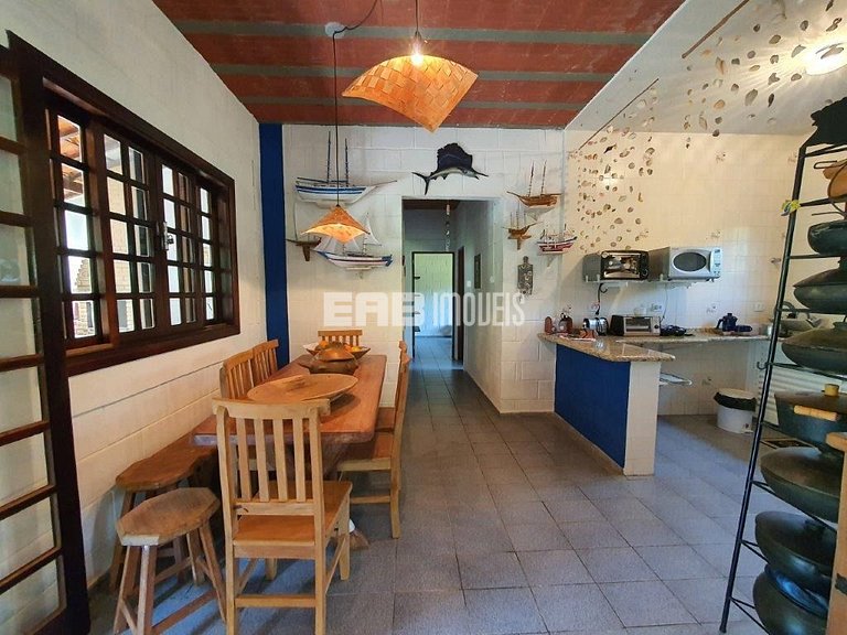 Casa em rua tranquila e arborizada na praia de Itamambuca