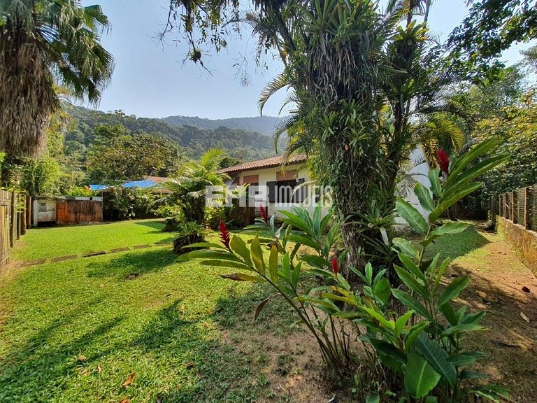 Casa em rua tranquila e arborizada na praia de Itamambuca