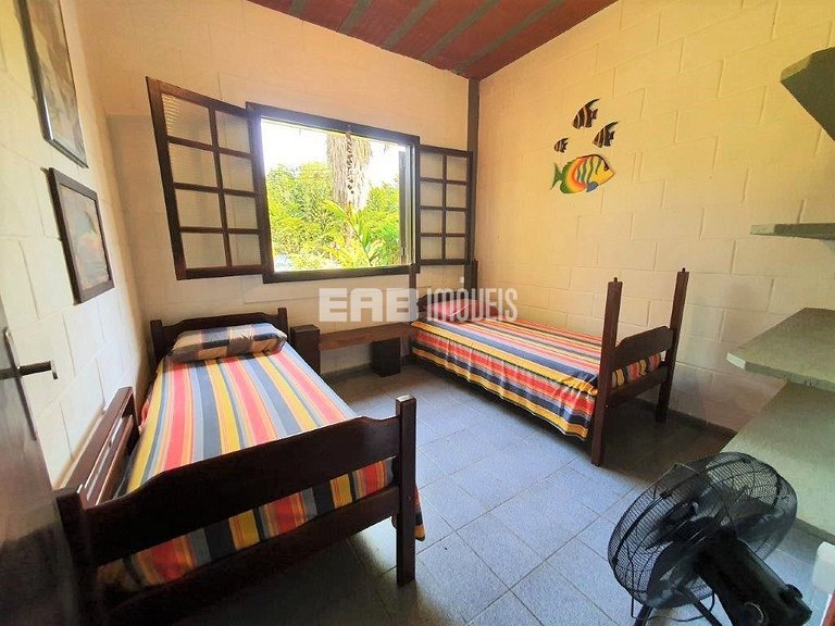 Casa em rua tranquila e arborizada na praia de Itamambuca