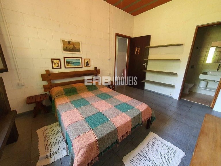 Casa em rua tranquila e arborizada na praia de Itamambuca