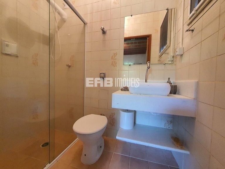 Casa em rua tranquila e arborizada na praia de Itamambuca