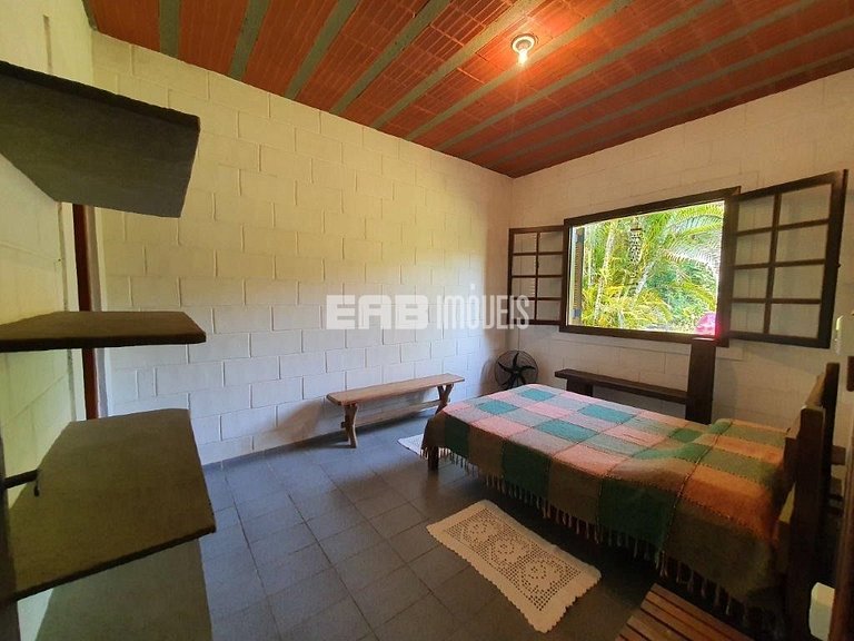 Casa em rua tranquila e arborizada na praia de Itamambuca