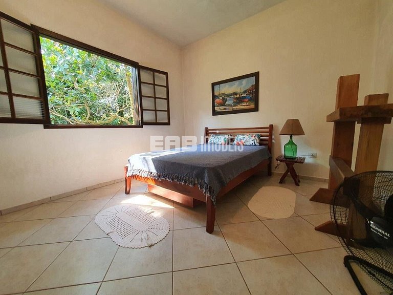 Casa em rua tranquila e arborizada na praia de Itamambuca