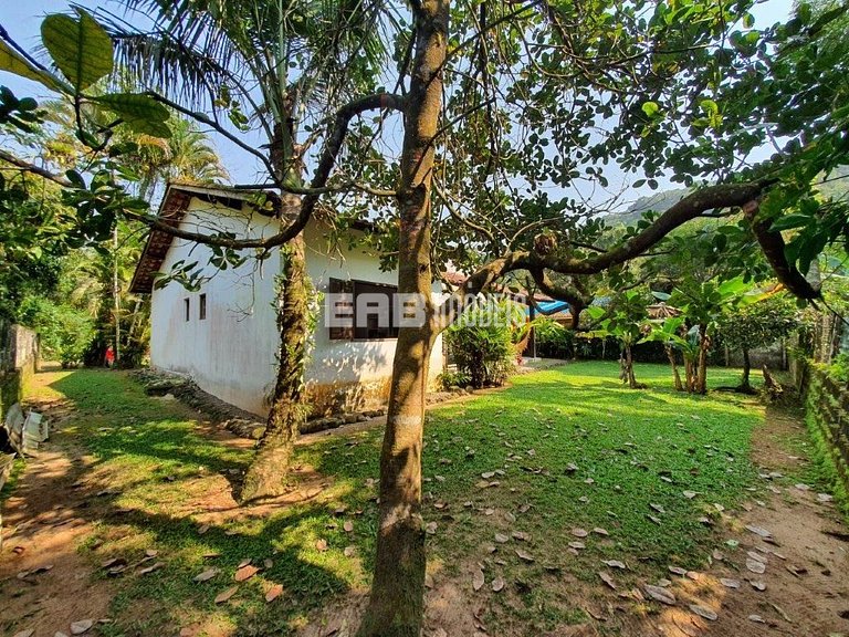 Casa em rua tranquila e arborizada na praia de Itamambuca