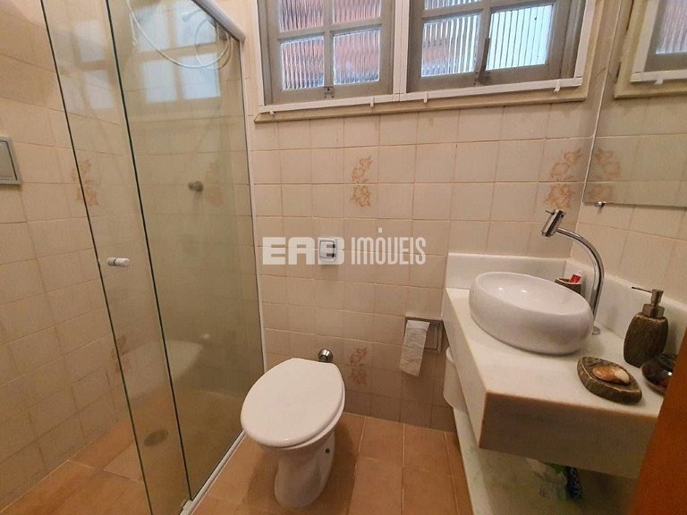 Casa em rua tranquila e arborizada na praia de Itamambuca