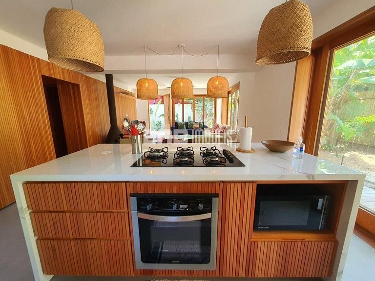 Moderna casa de praia, a poucos passos das areias de Itamamb