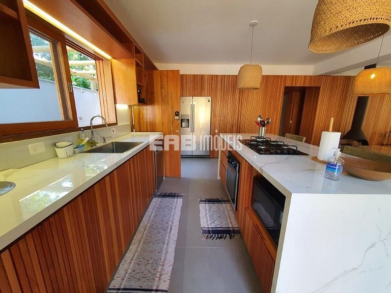 Moderna casa de praia, a poucos passos das areias de Itamamb