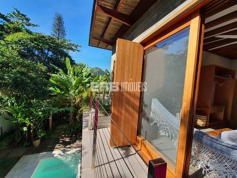 Moderna casa de praia, a poucos passos das areias de Itamamb