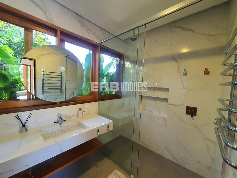 Moderna casa de praia, a poucos passos das areias de Itamamb