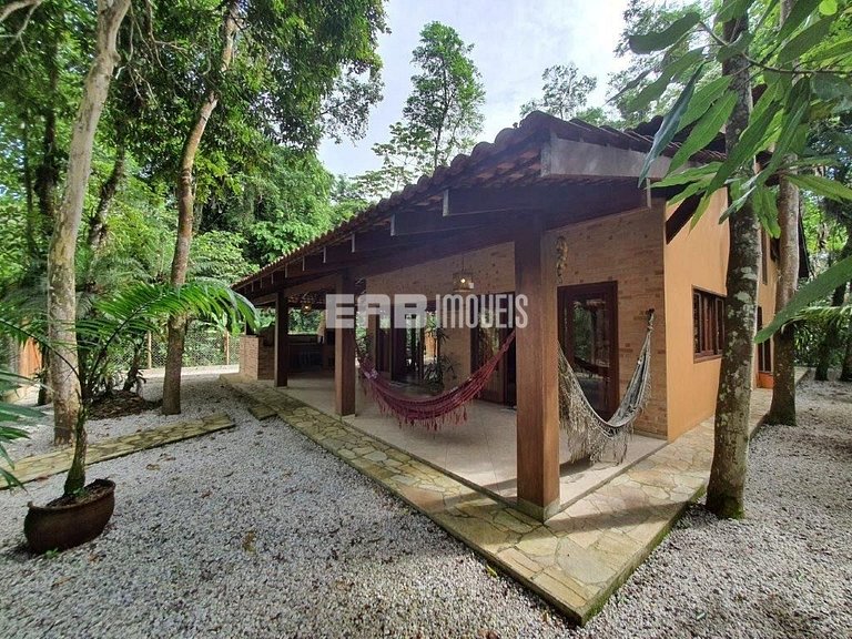 Casa com 3 dormitórios na praia de Itamambuca em Ubatuba