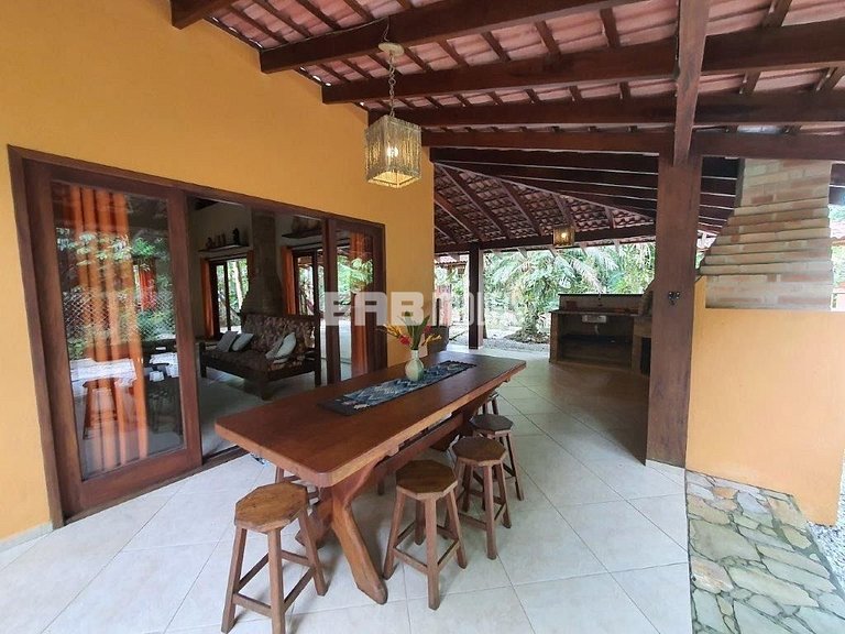 Casa com 3 dormitórios na praia de Itamambuca em Ubatuba