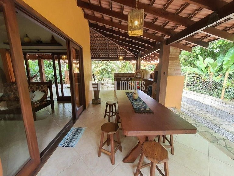 Casa com 3 dormitórios na praia de Itamambuca em Ubatuba