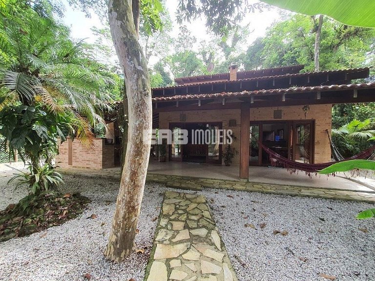 Casa com 3 dormitórios na praia de Itamambuca em Ubatuba