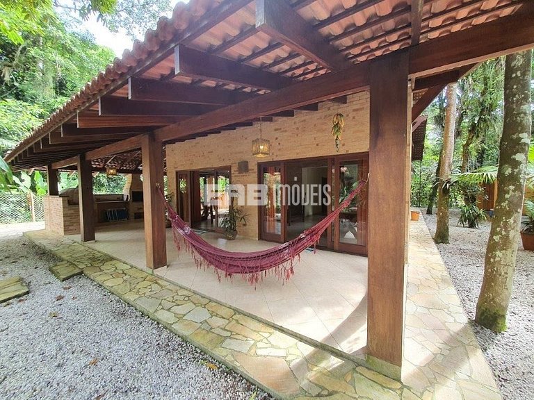 Casa com 3 dormitórios na praia de Itamambuca em Ubatuba