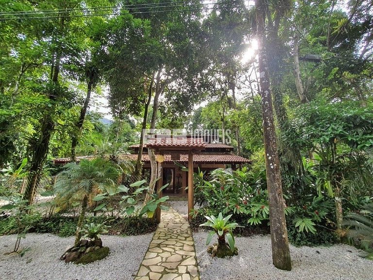 Casa com 3 dormitórios na praia de Itamambuca em Ubatuba