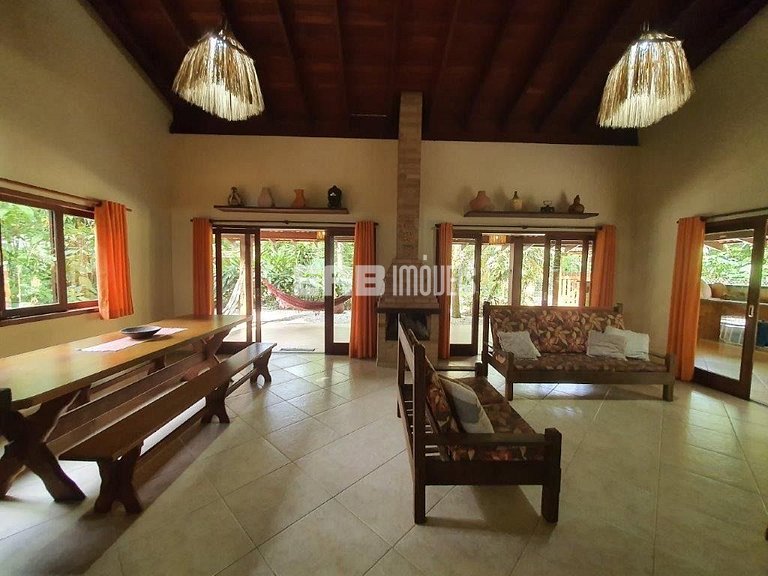Casa com 3 dormitórios na praia de Itamambuca em Ubatuba