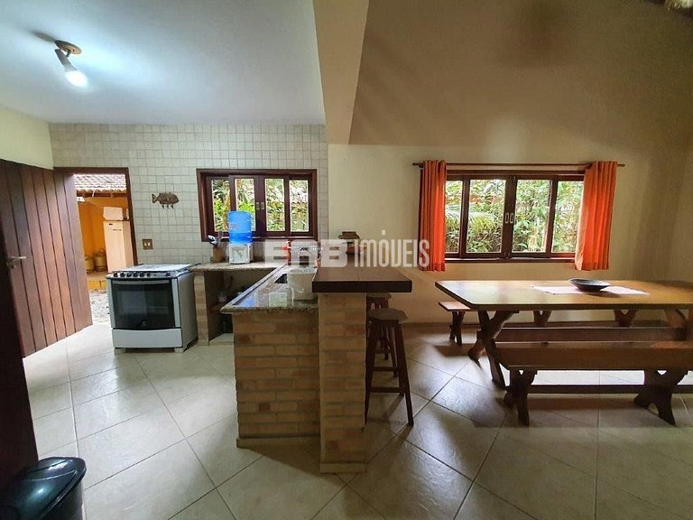 Casa com 3 dormitórios na praia de Itamambuca em Ubatuba