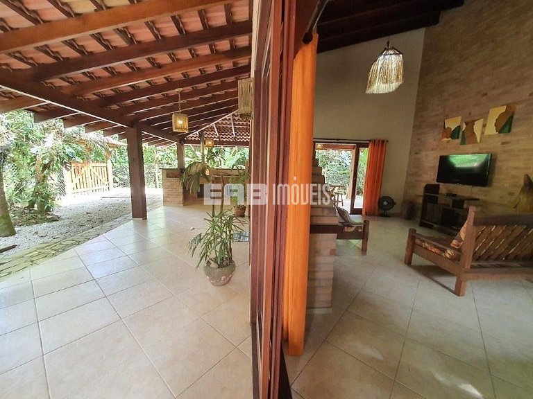 Casa com 3 dormitórios na praia de Itamambuca em Ubatuba