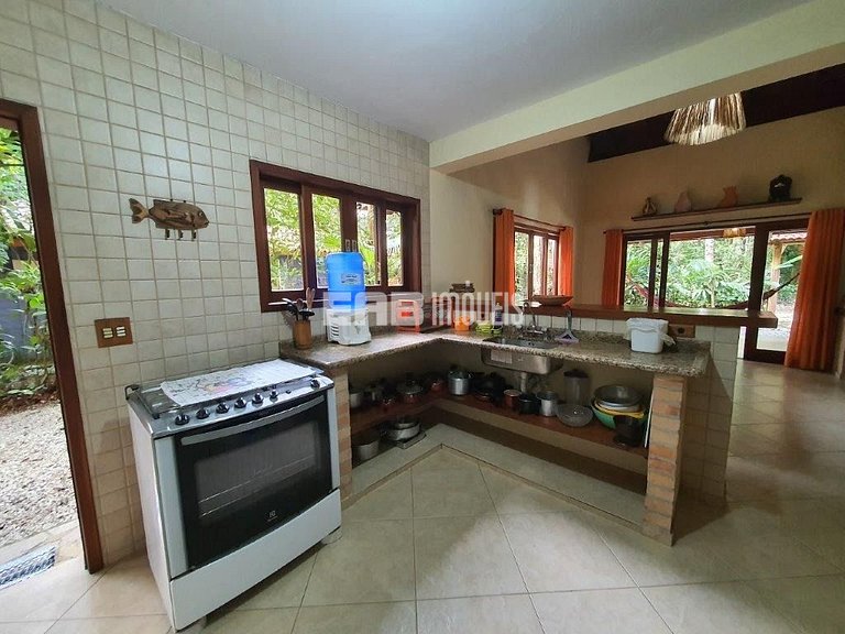 Casa com 3 dormitórios na praia de Itamambuca em Ubatuba