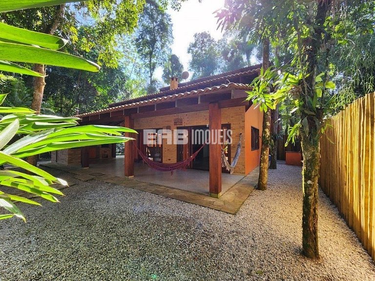 Casa com 3 dormitórios na praia de Itamambuca em Ubatuba