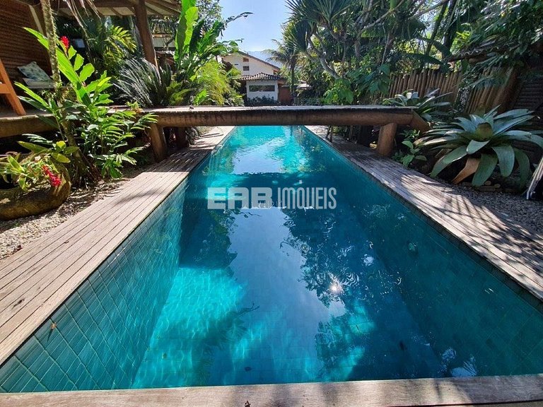 Belíssima casa com piscina e espaço gourmet na praia de Itam