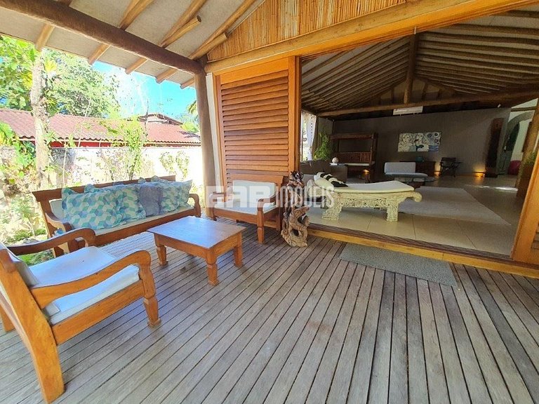 Belíssima casa com piscina e espaço gourmet na praia de Itam