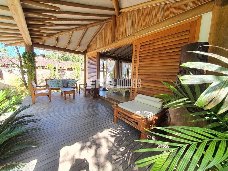 Belíssima casa com piscina e espaço gourmet na praia de Itam