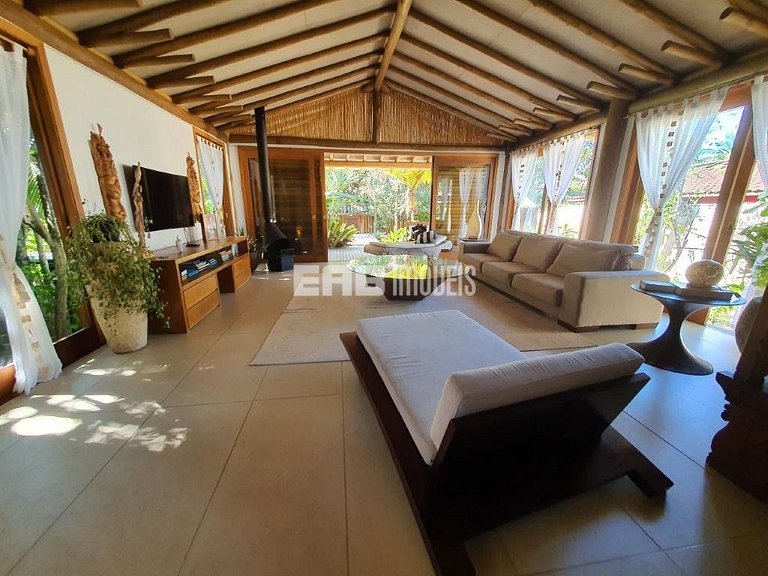 Belíssima casa com piscina e espaço gourmet na praia de Itam