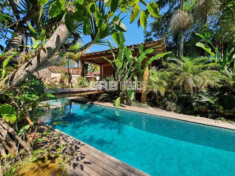 Belíssima casa com piscina e espaço gourmet na praia de Itam