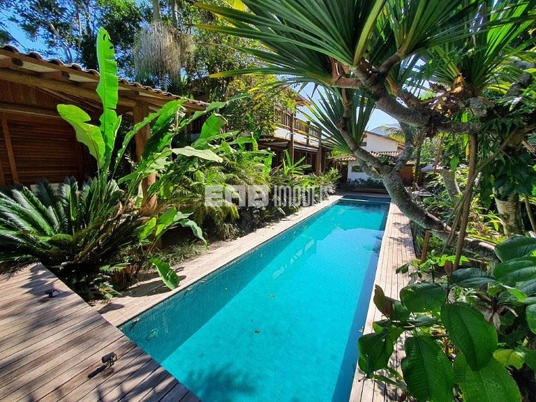 Belíssima casa com piscina e espaço gourmet na praia de Itam
