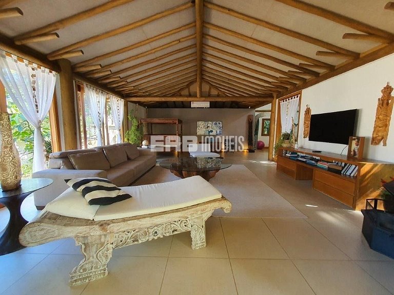 Belíssima casa com piscina e espaço gourmet na praia de Itam