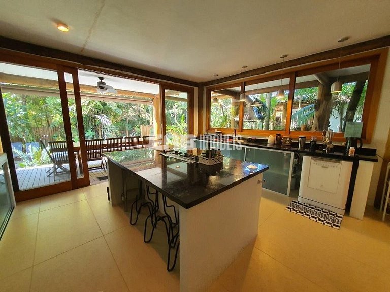 Belíssima casa com piscina e espaço gourmet na praia de Itam